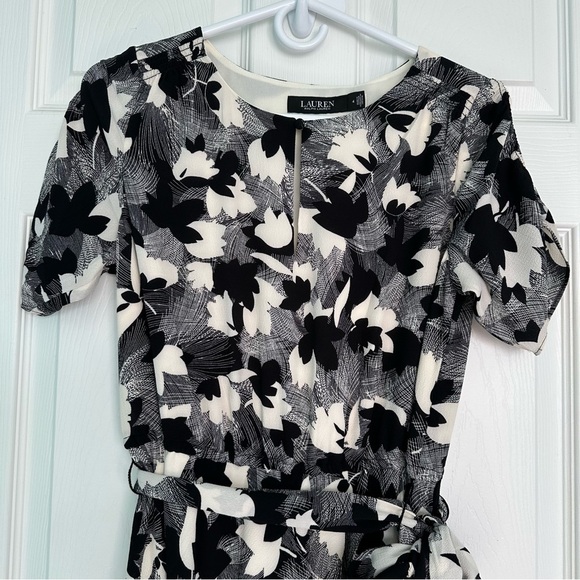 Lauren Ralph Lauren Printed Bubble Crepe Dress in Winter Cream size 4 - Picture 4 of 13